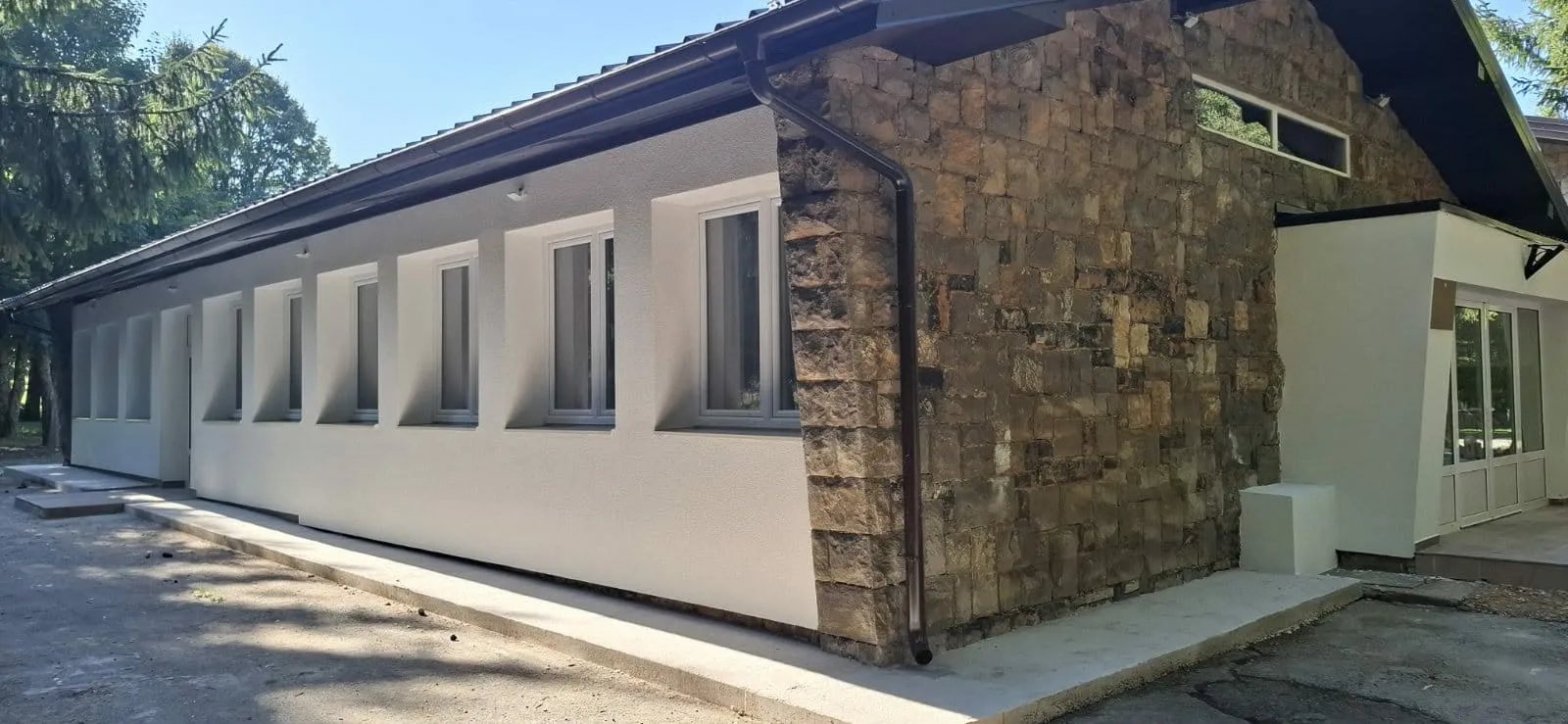 Rekonstrukcija i opremanje objekata za smještaj