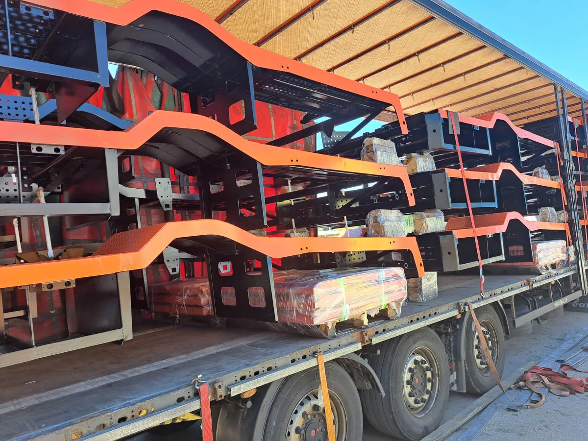 Metal chassis and transport assembly